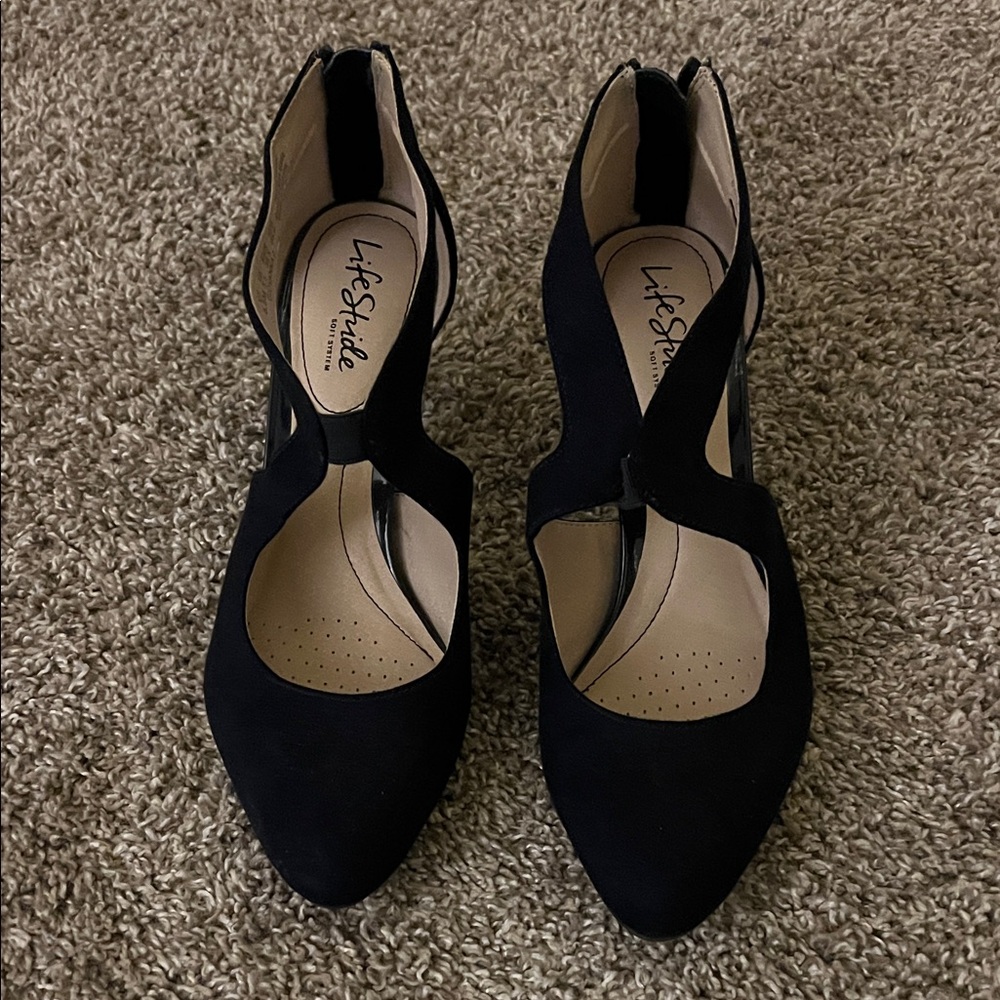 Life Stride Women's Elegant Navy Heels